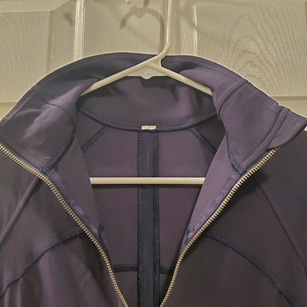 LIKE-NEW Lululemon Contour Jacket Midnight Navy Size 6 - Picture 6 of 8